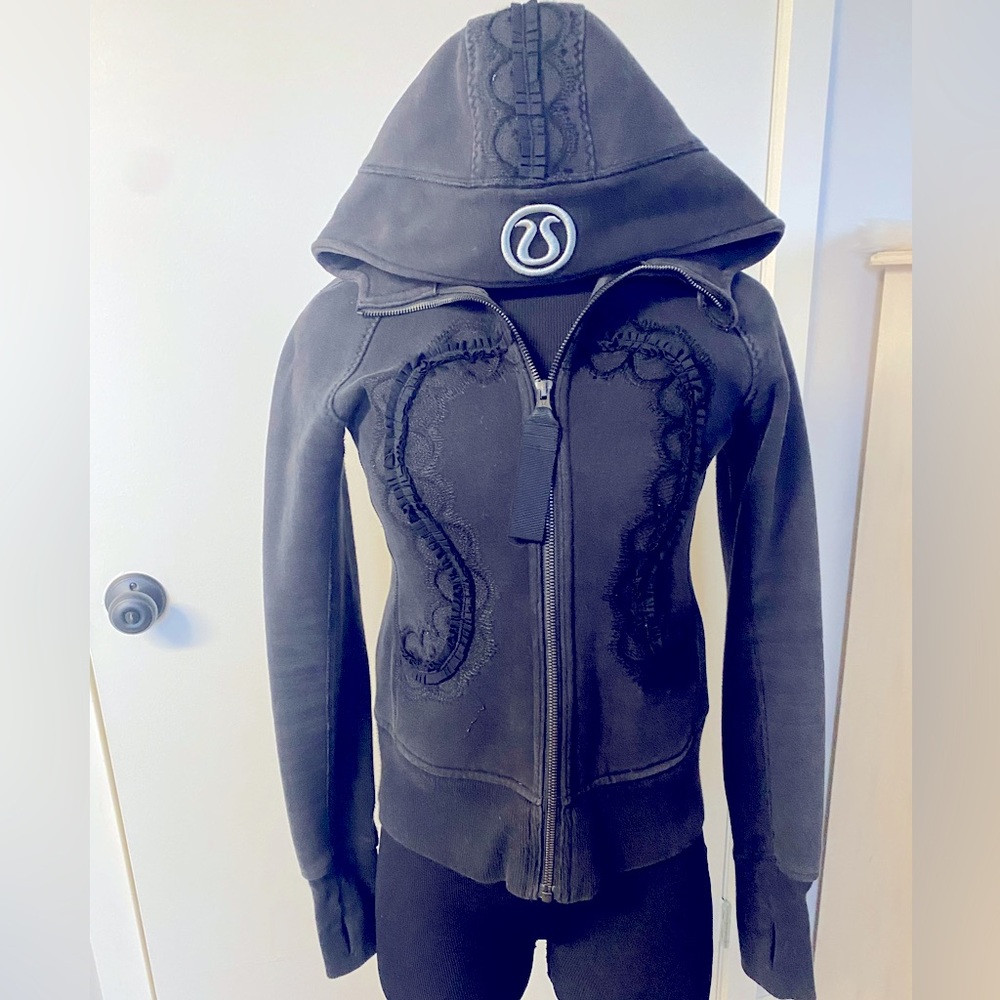 Special Edition Lululemon scuba hoodie in size 4. Hoodie has a distressed look.